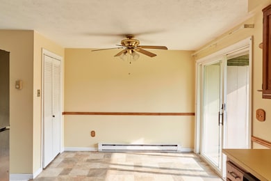 1372 Post Rd, 3A, Wells