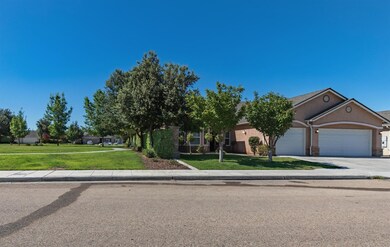 6583 E El Monte Way, Fresno, CA 93727 - photo 2