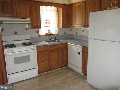 1821 Putty Hill Ave, Parkville, MD 21234 - photo 6