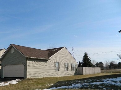 1074 Cherry Bud Dr, Columbus, OH 43228 - photo 4