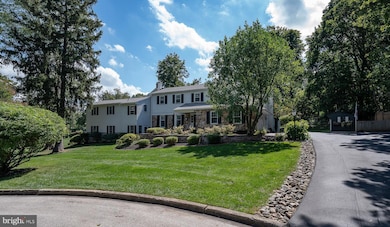 681 Fernfield Cir, Wayne, PA 19087 - photo 2