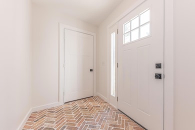 577 Glendale Cir, Ann Arbor, MI 48103 - photo 3