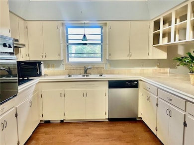 308 Iris Park Dr, Pineville, LA 71360 - photo 7