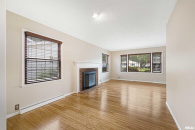 1904 Elmwood Ln, Bettendorf, IA 52722 - photo 7