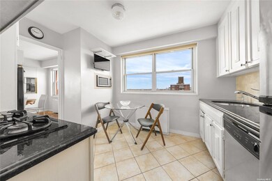 70-31 108th St unit 12 B, Forest Hills, NY 11375 - photo 4