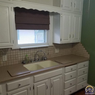328 SW Franklin Ave, Topeka, KS 66606 - photo 4