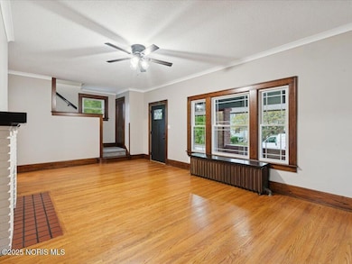 11-905-S-West-St-Windowstill