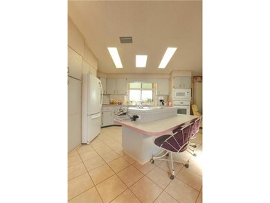1390 Barefoot Cir, Sebastian, FL 32976 - photo 4