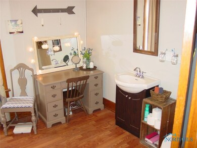 Half Bath/Laundry