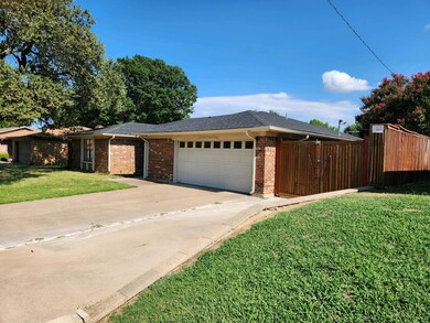 737 Spring Valley Dr, Hurst, TX 76054 - photo 4