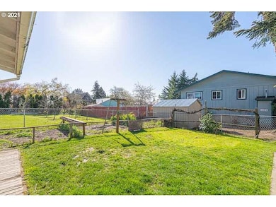 246 SW Chapman St, Sheridan, OR 97378 - photo 7