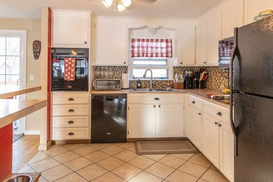63 Lynch Dr, Holyoke, MA 01040 - photo 3