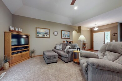 1813 Grannie Smith Ln NW, Cedar Rapids, IA 52405 - photo 4