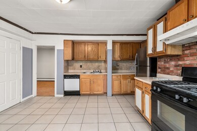 22 Barker St, Lowell, MA 01850 - photo 5