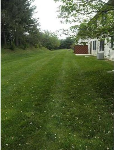 140 Lindfield Cir, Macungie, PA 18062 - photo 2