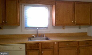 12223 Braddock Rd, Fairfax, VA 22030 - photo 2