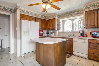 700 Huntwich Dr, Bedford, TX 76021 - photo 5