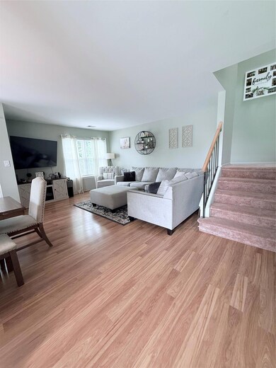 5 Petersen Ct unit 5, West Babylon, NY 11704 - photo 3