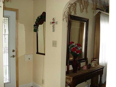 Entry/Foyer.
