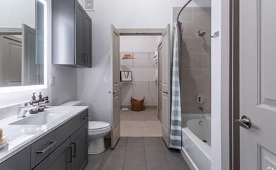 Double sinks, LED backlit mirror, tub/shower combi