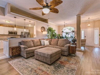 9036 Torrence Crossing Dr, Huntersville, NC 28078 - photo 2