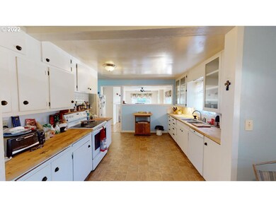 94191 10th St, Gold Beach, OR 97444 - photo 4