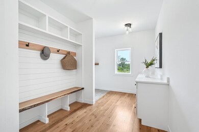 33-web-or-mls-W Tess Crk St-1306-033