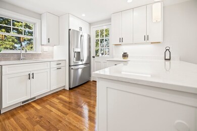 9 Autumn St, West Roxbury, MA 02132 - photo 4