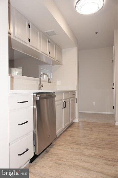 3580 Sherbrooke Cir unit 202, Woodbridge, VA 22192 - photo 5