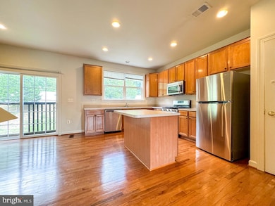 8173 Glade Bank Dr, Manassas, VA 20111 - photo 7