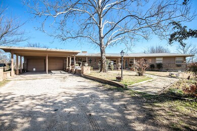 210 Oakridge Dr, Weatherford, TX 76086 - photo 2