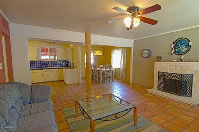 11 Living Room and dining room (1)