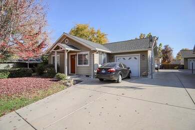 424 Manzanita St, Central Point, OR 97502 - photo 3