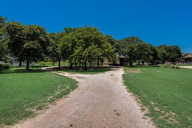 157 Lowrey Cir, Springtown, TX 76082 - photo 2