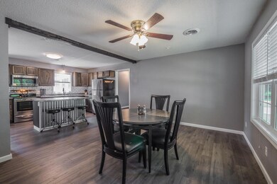 1224 Holman Rd Moberly MO-large-005-3-Li