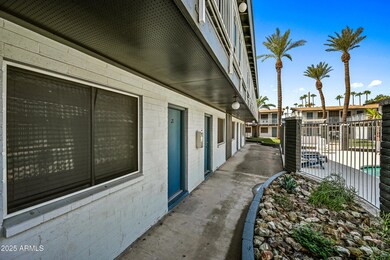 3025 N 32nd St unit 21, Phoenix, AZ 85018 - photo 2