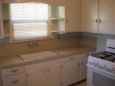 2227 Orchard Ave, Klamath Falls, OR 97601 - photo 2