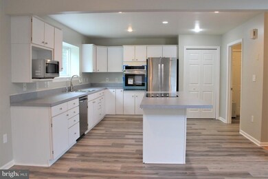 260 Poplar Ln, Mount Wolf, PA 17347 - photo 5