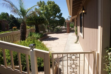 8543 Circle r Valley Ln, Escondido, CA 92026 - photo 2