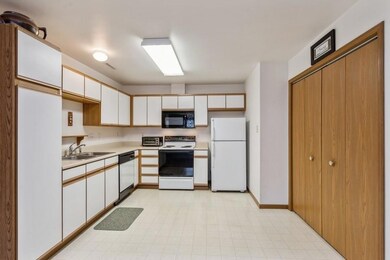 4533 1st Ave SW unit 1, Cedar Rapids, IA 52405 - photo 6