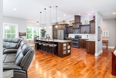 Spacious kitchen with lots of cabinets