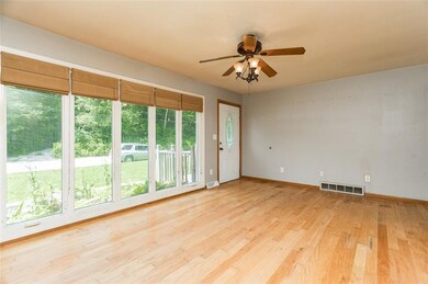 1709 10th St NW, Cedar Rapids, IA 52405 - photo 5