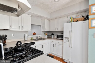 2470 Warm Spring Way, Odenton, MD 21113 - photo 2