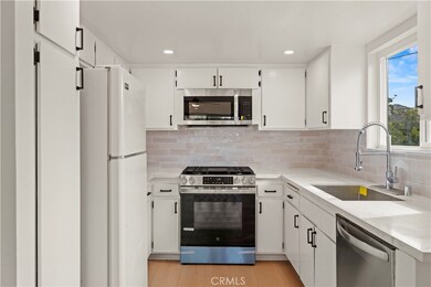 17847 Beneda Ln unit 13, Canyon Country, CA 91351 - photo 4