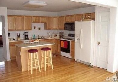 4447 Greens Ct, Center Valley, PA 18034 - photo 3