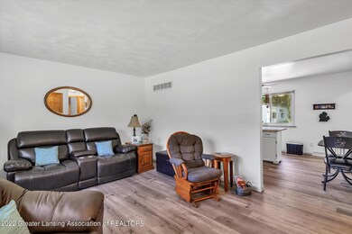 07-2107-S-Waverly-Rd-WindowStill-Real-Es