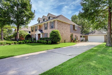 1207 Twin Oaks St, Friendswood, TX 77546 - photo 2