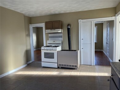 5 Ryan Ave unit 3, Bristol, RI 02809 - photo 4