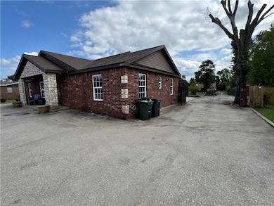 1610 W Olive St, Rogers, AR 72756 - photo 4