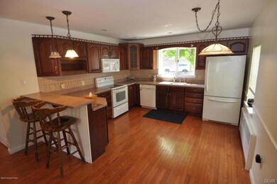 813 North St, Jim Thorpe, PA 18229 - photo 2